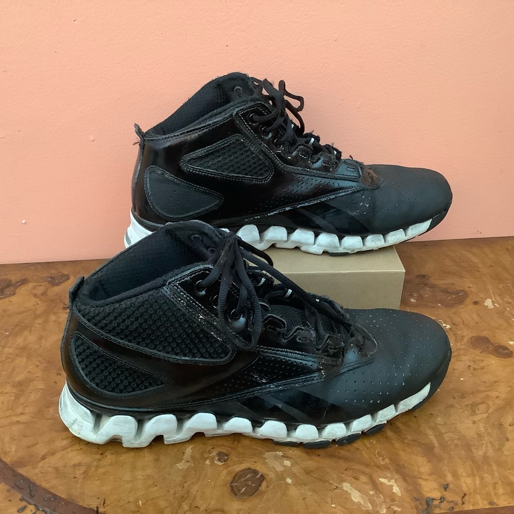 Reebok ZigTech Mens Size 11.5   Black  Shoes Sneakers -Read